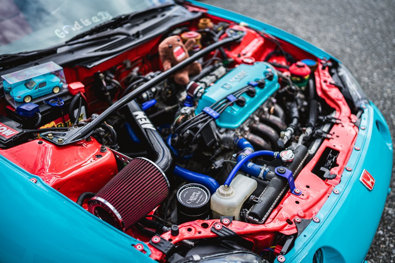 portfolio-03 Detailed view of customized Honda engine in vibrant colors.